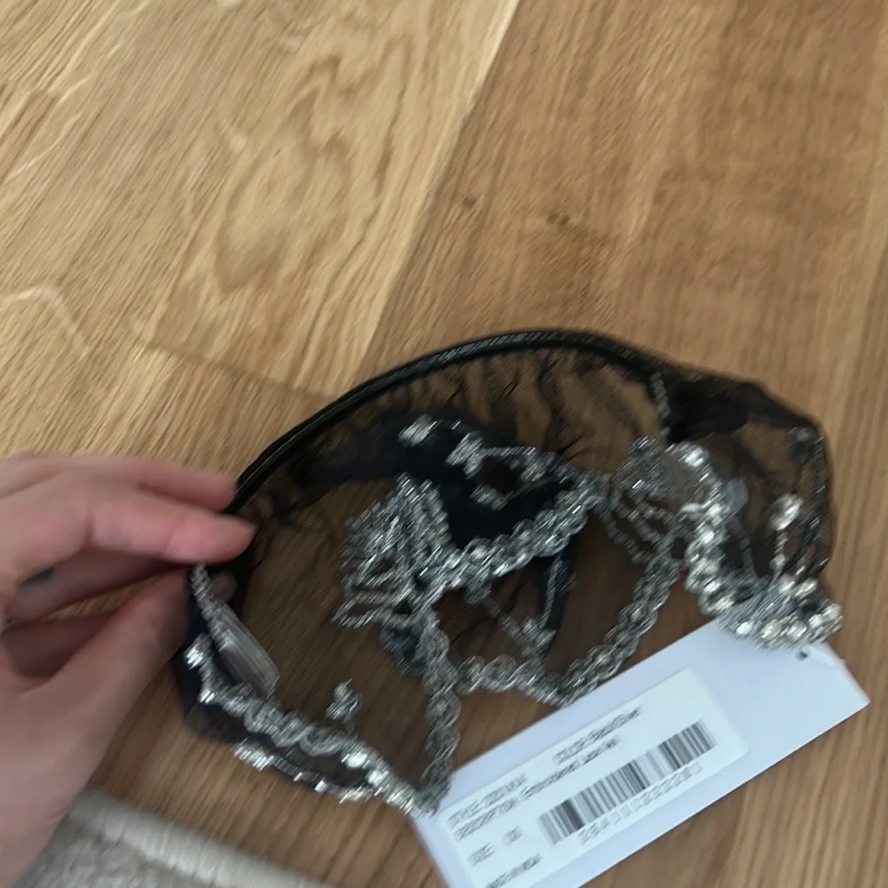 New AREA NYC EMBROIDERED LACE VEIL